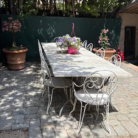 Charming In Historical House Apartmán